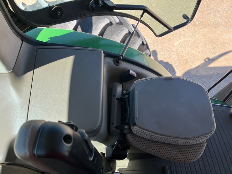 2013-john-deere-7215r-image-23
