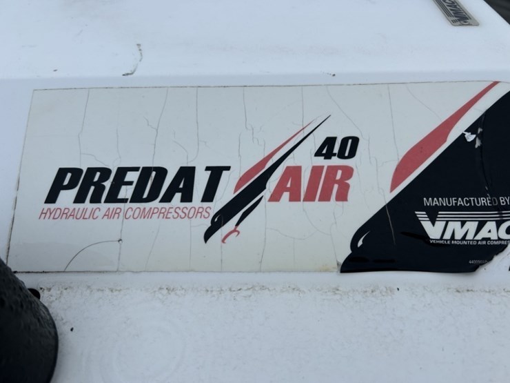 2017-peterbilt-337-image-46