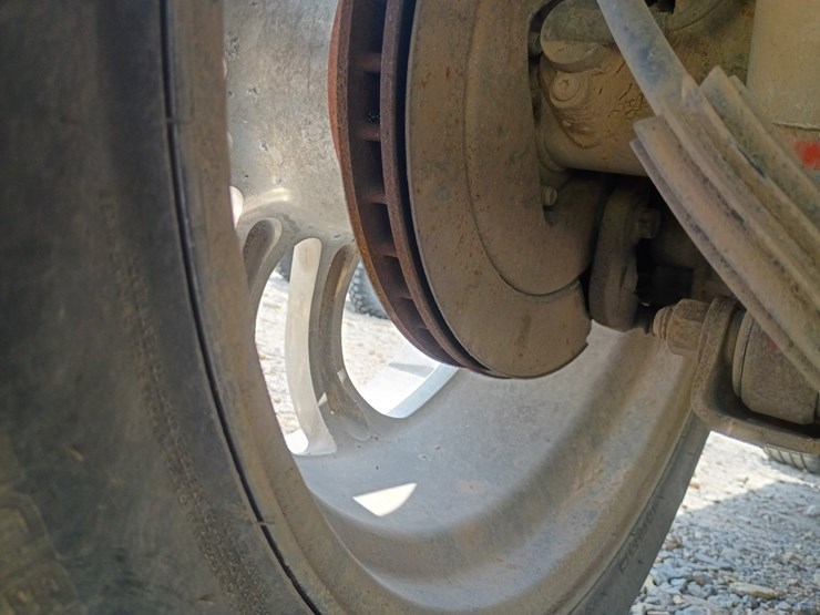 2005-chevrolet-suburban-image-87