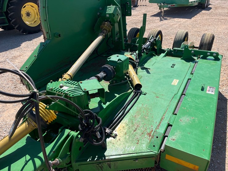 2019-john-deere-10-image-2