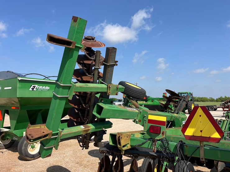 2000-john-deere-637-image-10