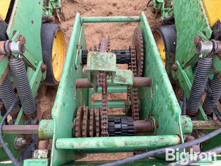 john-deere-7300-image-18