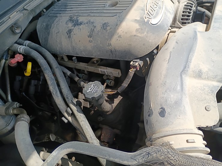 2005-chevrolet-suburban-image-25