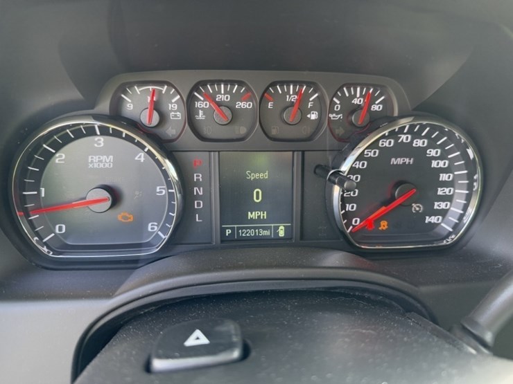 2013-chevrolet-tahoe-image-26