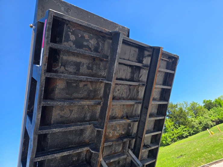 2009-sterling-acterra-image-63