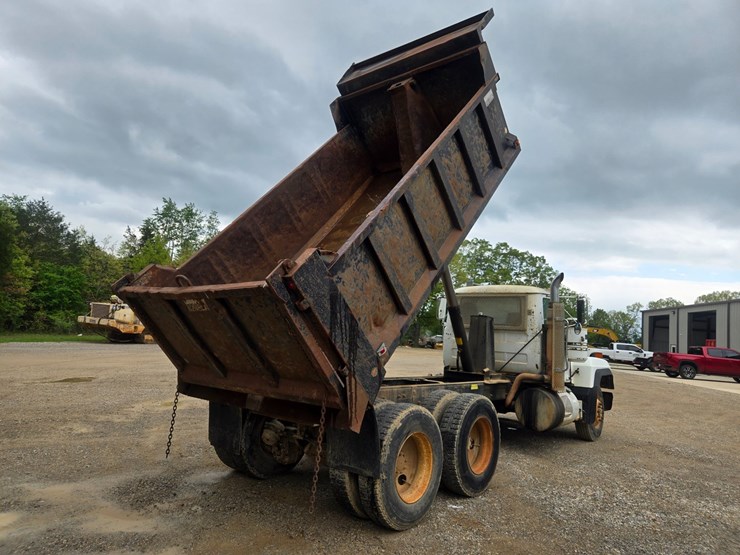 1996-mack-rd690s-image-26