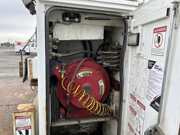 2017-peterbilt-337-image-32