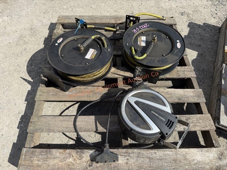 ~50'-retractable-air-hoses-&-electrical-cord-reel-image-7