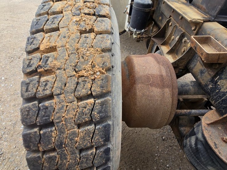 2001-mack-rd688s-image-85