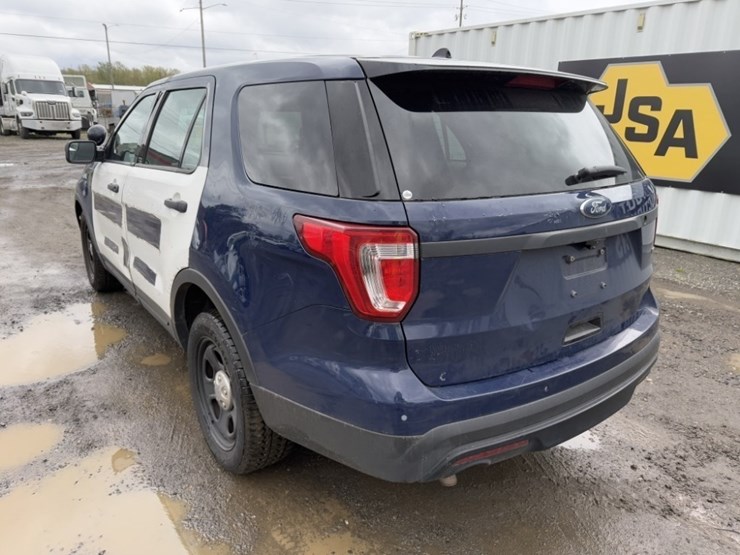 2017-ford-explorer-image-6