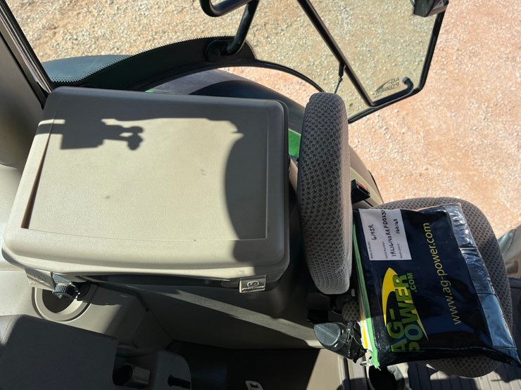2015-john-deere-6145r-image-26