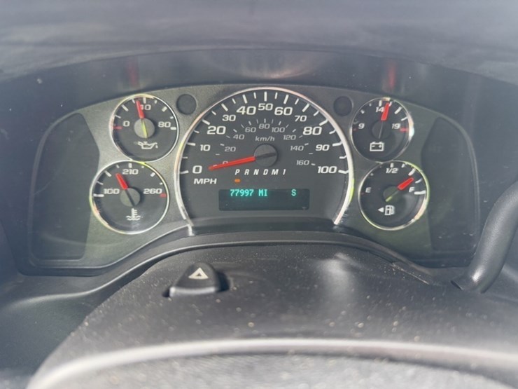 2017-chevrolet-express-3500-image-24