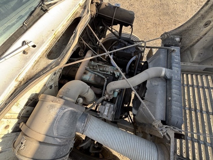 1985-international-4700-image-23