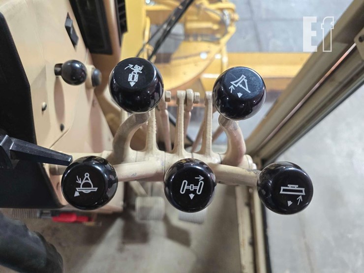 2003-caterpillar-140h-image-16