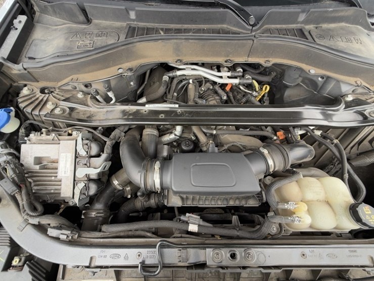 2020-ford-explorer-image-12