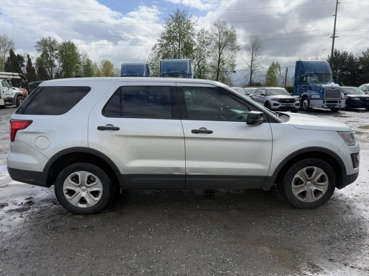 2017-ford-explorer-image-3