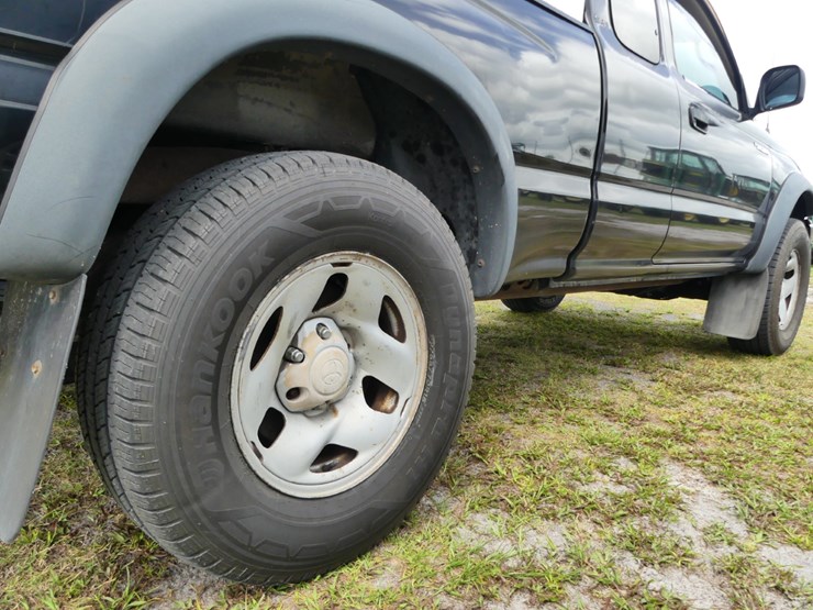 2004-toyota-tacoma-sr5-image-5