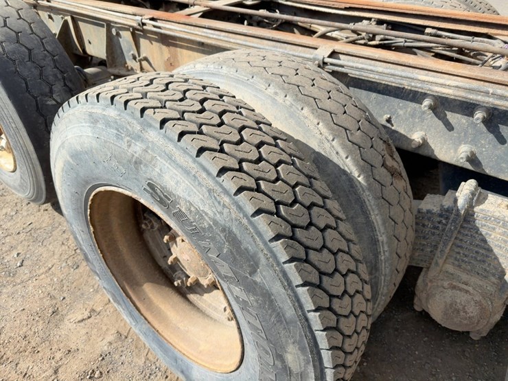 2000-mack-rd688s-image-17