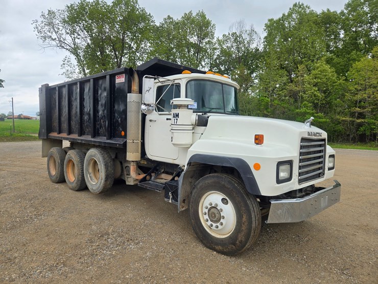 2001-mack-rd690s-image-25