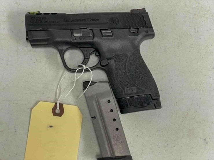 smith-&-wesson-pistol-image-1