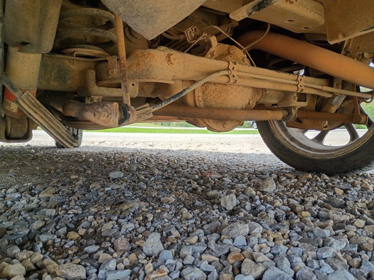 2005-chevrolet-suburban-image-88