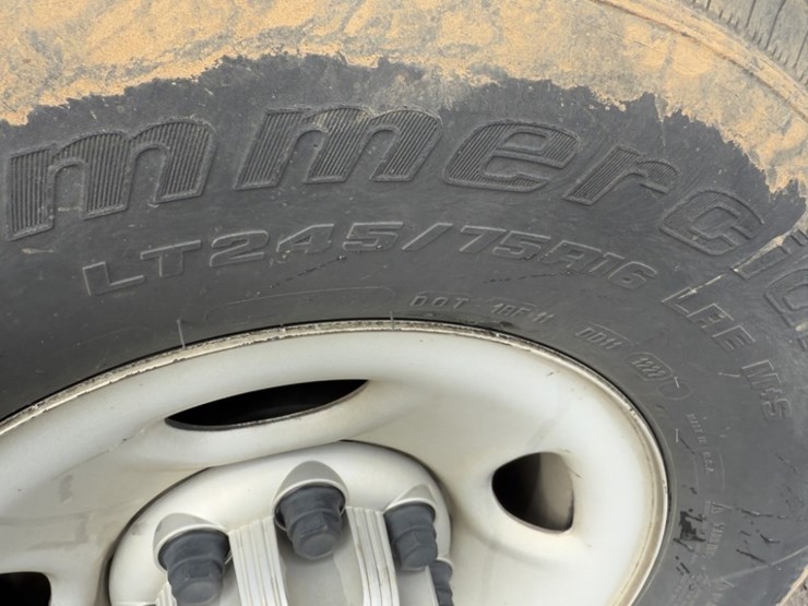 2017-chevrolet-express-3500-image-18