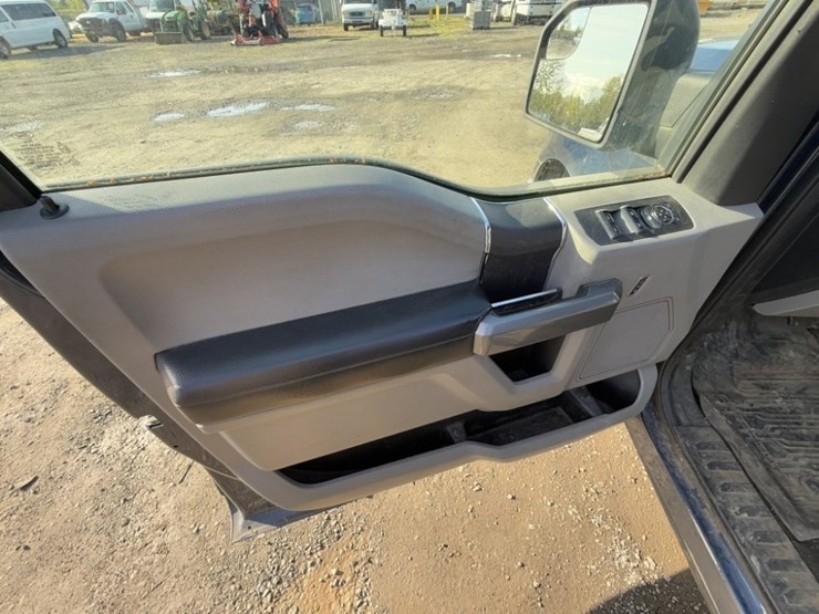 2017-ford-f150-xlt-image-26