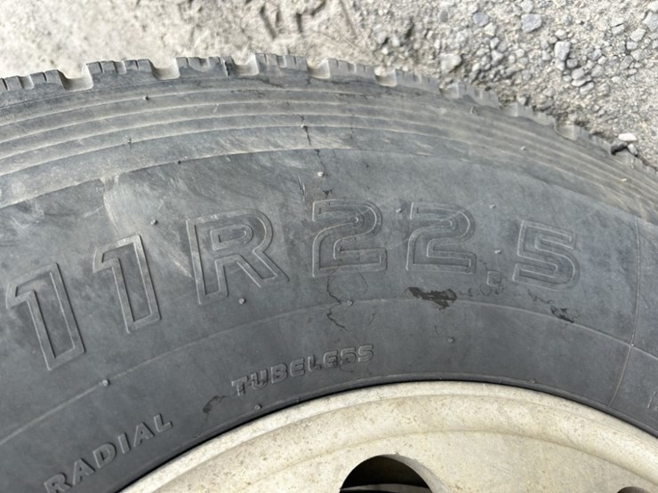 2017-peterbilt-337-image-38