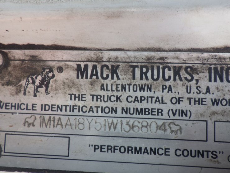 2001-mack-ch613-image-18