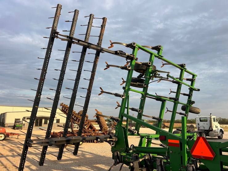 2004-john-deere-2210-image-13