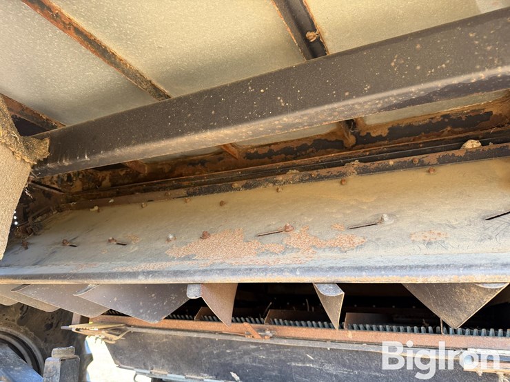 1990-gleaner-r70-image-15