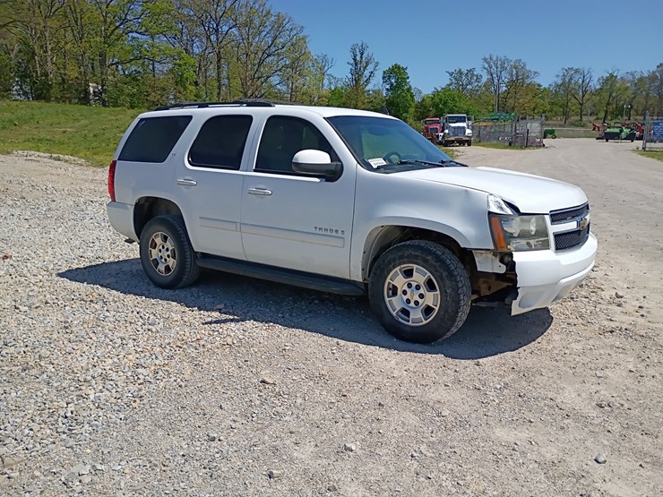 2008-chevrolet-tahoe-image-12