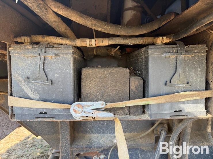 1990-gleaner-r70-image-16