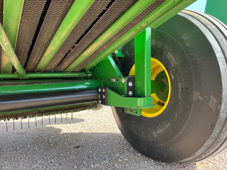 2015-john-deere-569-image-11