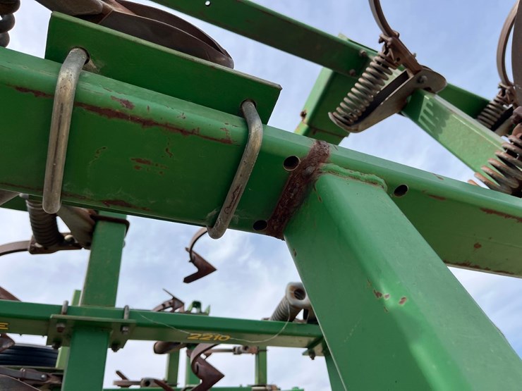 2005-john-deere-2210-image-7