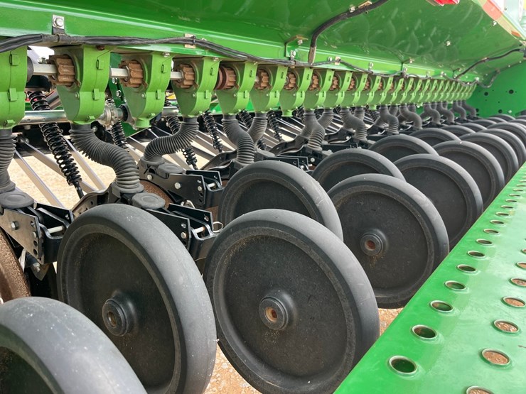 2020-john-deere-bd1113-image-11