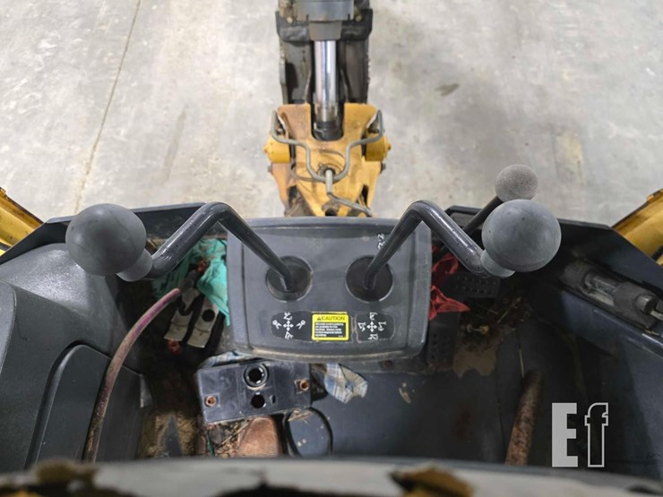 2011-deere-310j-image-27