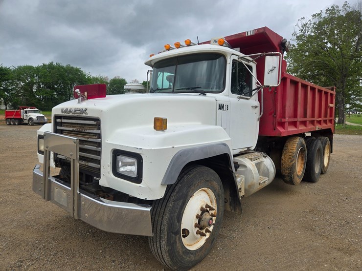 2001-mack-rd688s-image-2