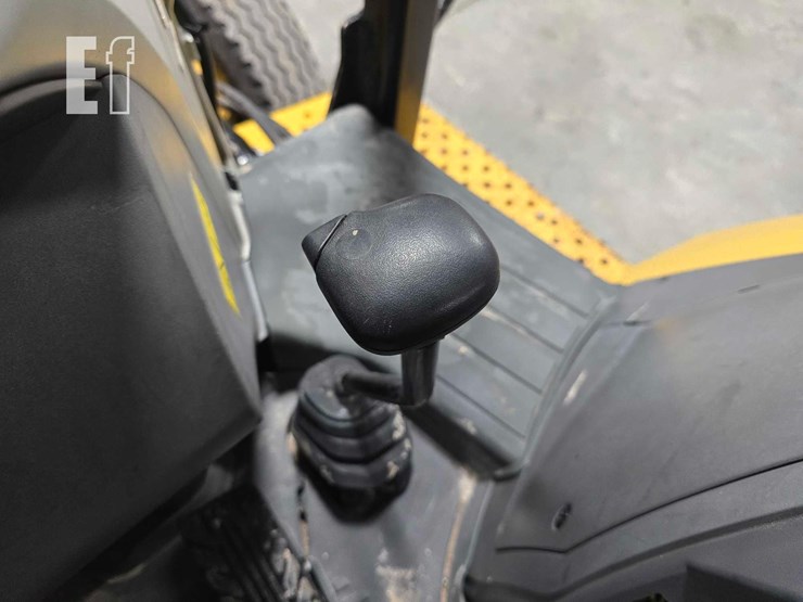 2016-caterpillar-415f2-image-22