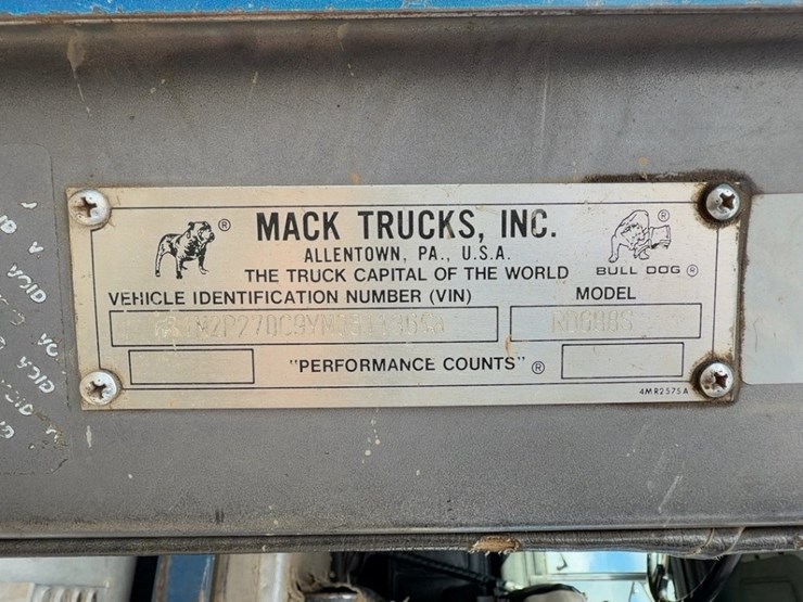 2000-mack-rd688s-image-39