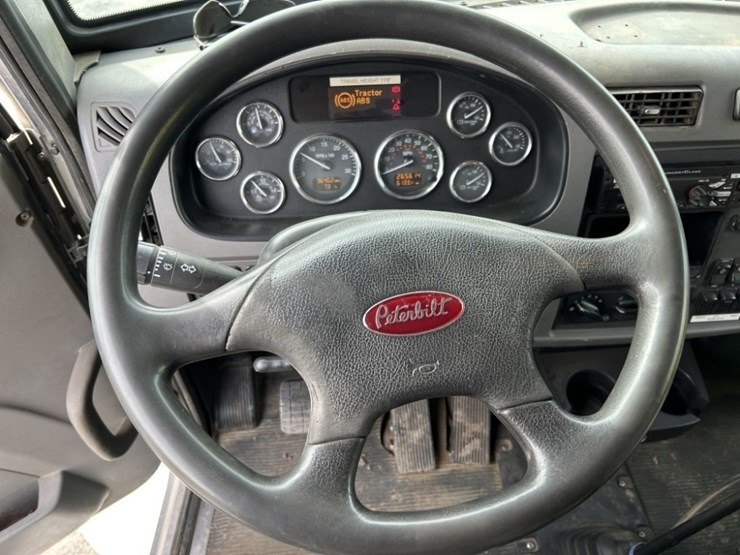 2017-peterbilt-337-image-13