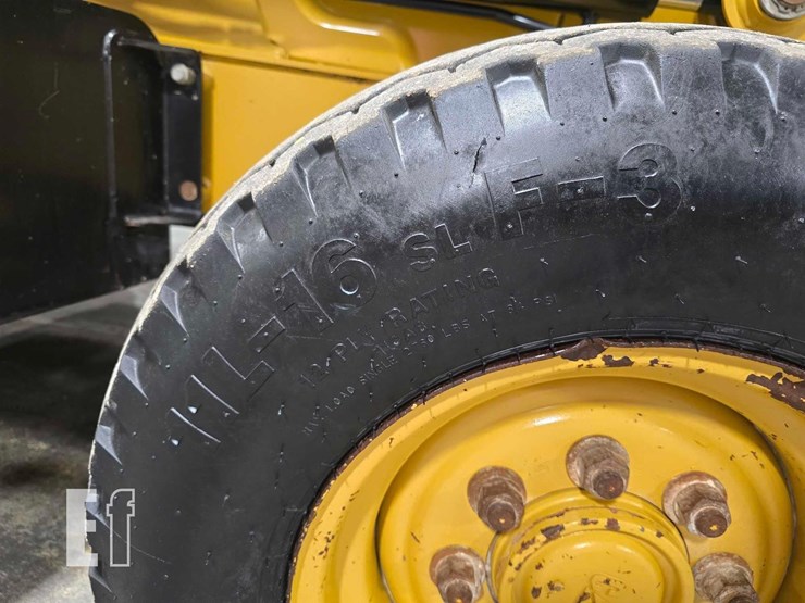 2016-caterpillar-415f2-image-32