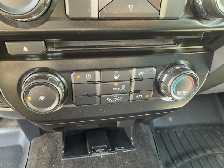 2016-ford-f150-xlt-image-34