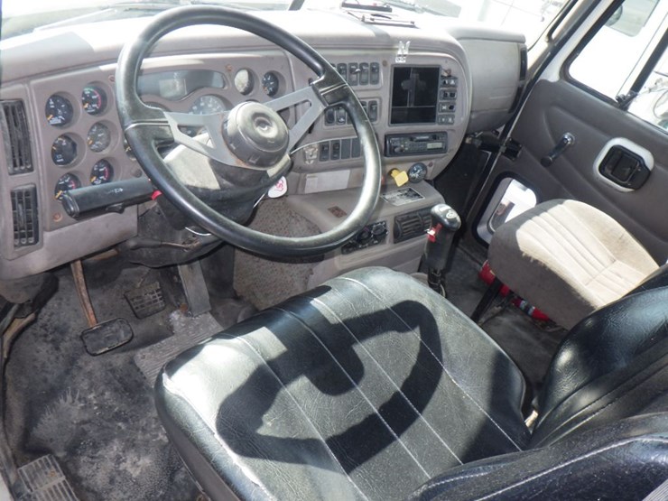 2001-mack-ch613-image-15