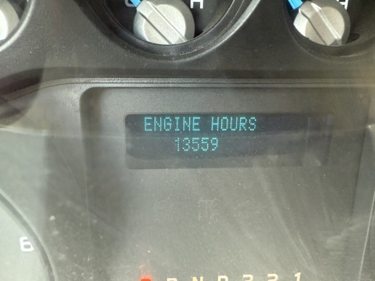 2013-ford-f550-sd-image-24