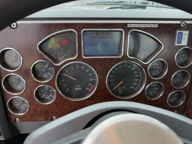 mack-cxu-tri-axle-truck-tractor-image-24