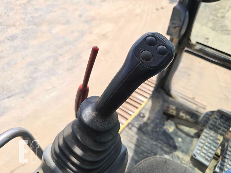 2018-deere-250g-lc-image-18