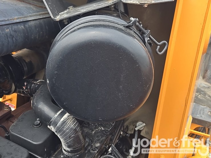 2004-case-580m-image-58