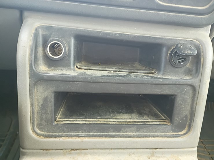 2005-chevrolet-suburban-image-41