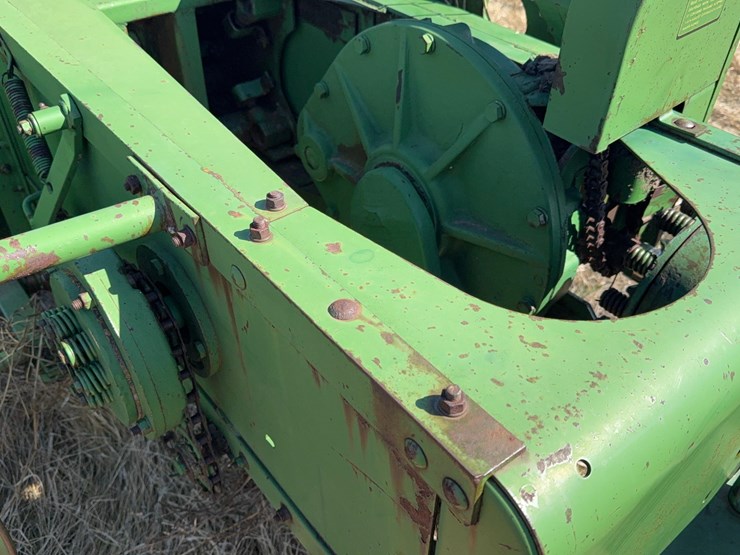 john-deere-14t-square-baler-image-11